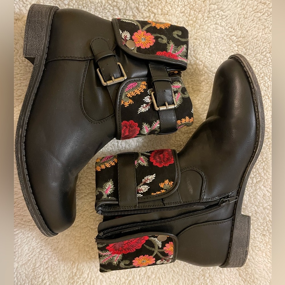 Women’s Floral Boots - size 9.5